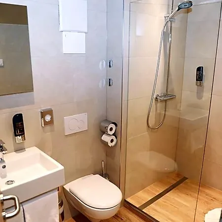 Schwaben Ebnisee מלון 3*